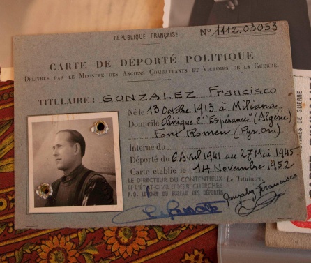 Esta foto la acaba de recuperar ochenta años más tarde gracias al historiador asturiano Antonio Muñoz . En la imagen , fotos de los padres de Paquita y que fueron recuperadas por Antonio Muñoz Esta foto la acaba de recuperar ochenta años más tarde gracias al historiador asturiano Antonio Muñoz . En la imagen , fotos de los padres de Paquita y que fueron recuperadas por Antonio Muñoz