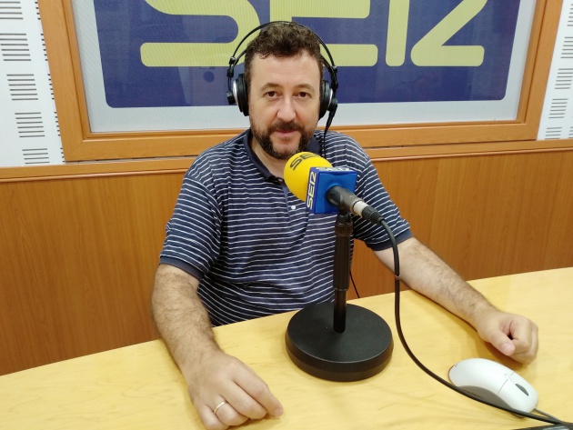 Mario Cuenca Sandoval en los estudios de Radio Córdoba Mario Cuenca Sandoval en los estudios de Radio Córdoba