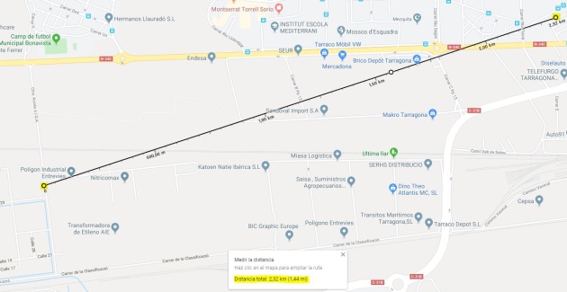 La distancia recorrida por la placa metálica: 2,32 metros. La distancia recorrida por la placa metálica: 2,32 metros.