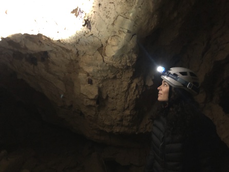 Isabel Bolaños en una cueva refugio de murciélagos, en la frontera entre Navarra y Zaragoza. Isabel Bolaños en una cueva refugio de murciélagos, en la frontera entre Navarra y Zaragoza.
