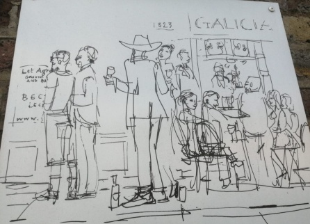 Mural en el exterior del centro que recoge una escena cotidiana del barrio de Notting Hill, con el 'bar Galicia' como telón de fondo Mural en el exterior del centro que recoge una escena cotidiana del barrio de Notting Hill, con el 'bar Galicia' como telón de fondo