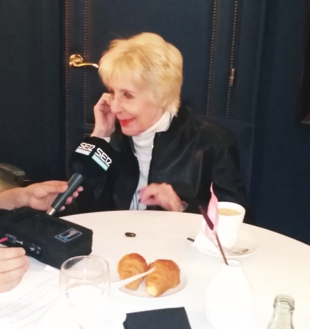 Concha Velasco durante el desayuno en Barcelona Concha Velasco durante el desayuno en Barcelona