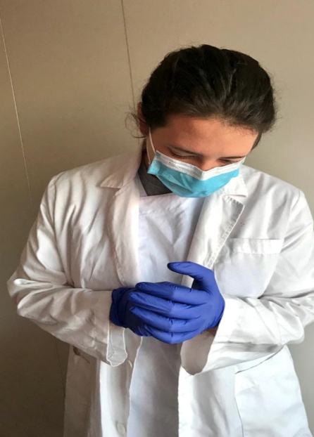 Inés acabó la carrera el año pasado y fue su propia tutora de prácticas la que la llamó para que se apuntara a la lista de voluntarios. Inés acabó la carrera el año pasado y fue su propia tutora de prácticas la que la llamó para que se apuntara a la lista de voluntarios.