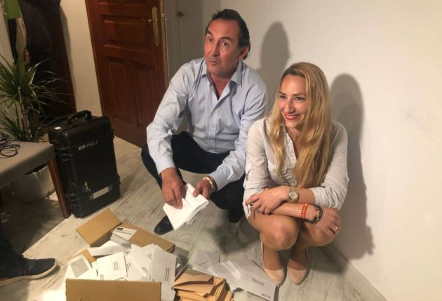 Sánchez Saliquet (izquierda) y la ahora diputada de Vox Patricia de las Heras (derecha) en la noche electoral de abril de 2019 Sánchez Saliquet (izquierda) y la ahora diputada de Vox Patricia de las Heras (derecha) en la noche electoral de abril de 2019