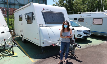 Susana acaba de firmar el contrato de compra de una caravana de segunda mano, en la que viajará este verano junto a su familia y "un perro de 30 kilos": "Estoy muy feliz" Susana acaba de firmar el contrato de compra de una caravana de segunda mano, en la que viajará este verano junto a su familia y "un perro de 30 kilos": "Estoy muy feliz"