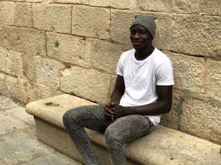 Ousmane, en el centro de Lleida. Ousmane, en el centro de Lleida.