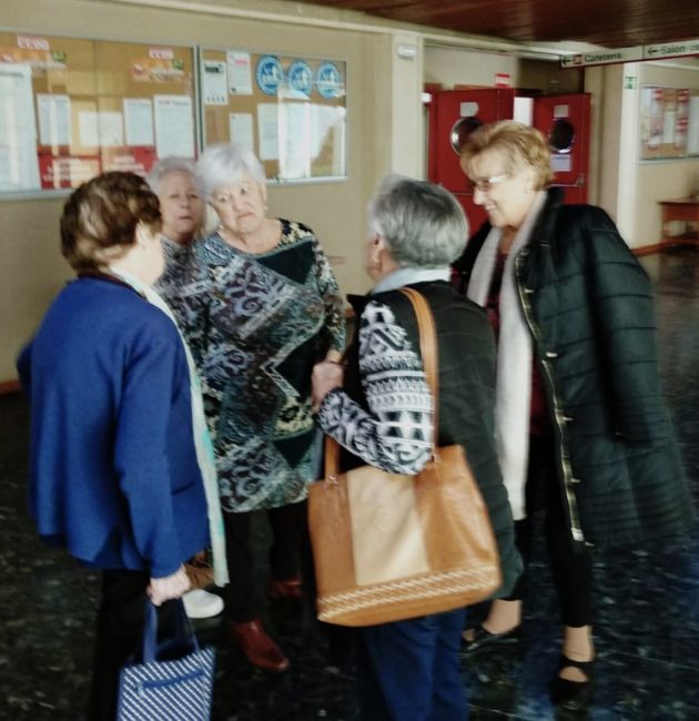 Neme con sus amigas de la residencia Neme con sus amigas de la residencia