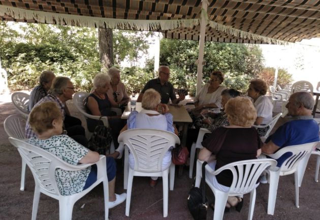 Neme con sus amigos de la residencia Neme con sus amigos de la residencia
