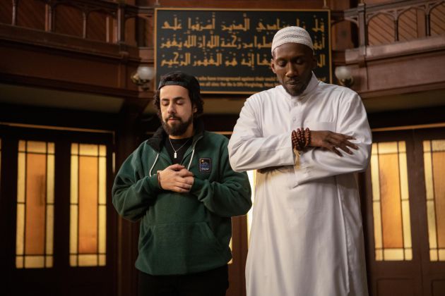 Ramy y Mahershala Ali en la segunda temporada de la serie Ramy y Mahershala Ali en la segunda temporada de la serie