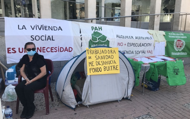 “Yo estoy trabajando. Solo pido un alquiler que se adapte a mis ingresos, no me niego a pagar. No quiero vivir ni de la caridad ni de ayudas sociales: estoy trabajando". “Yo estoy trabajando. Solo pido un alquiler que se adapte a mis ingresos, no me niego a pagar. No quiero vivir ni de la caridad ni de ayudas sociales: estoy trabajando".