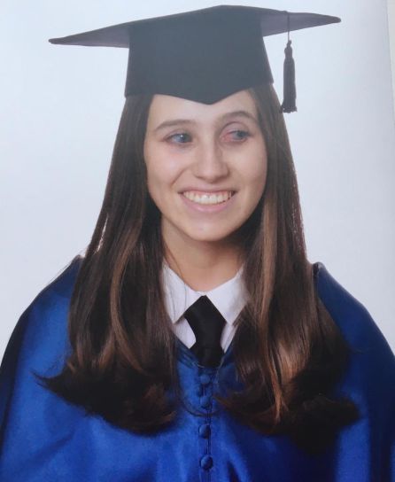 La bióloga, en el día de su graduación. La bióloga, en el día de su graduación.