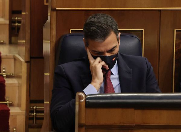 El presidente del Gobierno, Pedro Sánchez, durante el pleno en el que se debate la moción de censura planteada por Vox, en el Congreso de los Diputados, Madrid (España), a 21 de octubre de 2020. Se trata de la quinta moción de censura que se debate desde la recuperación de la democracia en 1978, una iniciativa con la que Vox busca sustituir a Pedro Sánchez en la Presidencia del Gobierno, pero que nace abocada al fracaso. De hecho, es la que menos apoyos suscita de todas las que se han debatido hasta ahora. 21 OCTUBRE 2020;PEDRO SANCHEZ;MOCION DE CENSURA;VOX;GOBIERNO;ESPAÑA;DEMOCRACIA;SANTIAGO ABASCAL EUROPA PRESS/E. Parra. POOL 21/10/2020