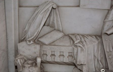 Detalle de la lápida de Anita Detalle de la lápida de Anita