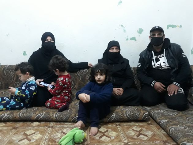Emán y su marido Mohamed viven en una habitación en un barrio de Amán, por la que pagan 100 dinares al mes Emán y su marido Mohamed viven en una habitación en un barrio de Amán, por la que pagan 100 dinares al mes