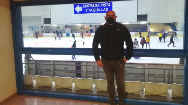 Vicente Esplugues fue uno de los cinco sacertos que dieron responso a los fallecidos que acabaron en la morgue del Palacio de Hielo de Madrid. Vicente Esplugues fue uno de los cinco sacertos que dieron responso a los fallecidos que acabaron en la morgue del Palacio de Hielo de Madrid.