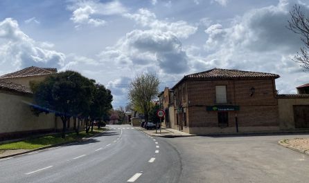 Imagen de la carretera que atraviesa Villafrechós (Valladolid). Imagen de la carretera que atraviesa Villafrechós (Valladolid).