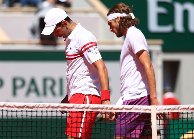Susto de Djokovic al comienzo de la final y gran gesto de Tsitsipas Susto de Djokovic al comienzo de la final y gran gesto de Tsitsipas