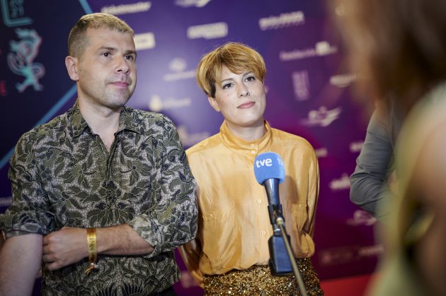 Triángulo de Amor Bizarro atendiendo a la prensa antes de los premios Triángulo de Amor Bizarro atendiendo a la prensa antes de los premios