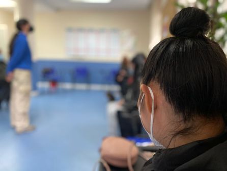 En el centro Martínez Campos realizan sesiones de habilidades de afrontamiento donde los presentes hablan de sus emociones, preocupaciones e inquietudes. En el centro Martínez Campos realizan sesiones de habilidades de afrontamiento donde los presentes hablan de sus emociones, preocupaciones e inquietudes.