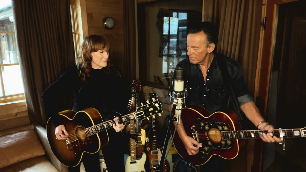 Patti Scialfa y Bruce Springsteen en un concierto benéfico contra la Covid 19 Patti Scialfa y Bruce Springsteen en un concierto benéfico contra la Covid 19