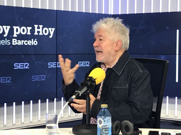 Pedro Almodóvar, en 'Hoy por hoy' con Àngels Barceló. Pedro Almodóvar, en 'Hoy por hoy' con Àngels Barceló.