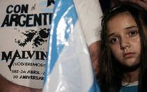 Argentina y el Reino Unido celebran el 25 aniversario de la guerra de las Malvinas