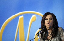 Cristina Kirchner elogia la política de su marido frente al pasado neoliberal