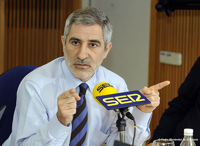 Gaspar Llamazares, en los estudios de la Cadena SER Gaspar Llamazares, en los estudios de la Cadena SER