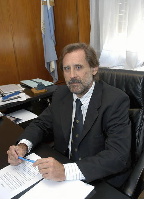 Carlos Fernández, nuevo ministro de economía argentino Carlos Fernández, nuevo ministro de economía argentino