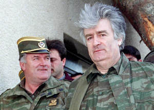 Radovan Karadzic junto a uno de sus generales, Ratko Mladic en abril de 1995 en Bosnia. Radovan Karadzic junto a uno de sus generales, Ratko Mladic en abril de 1995 en Bosnia.