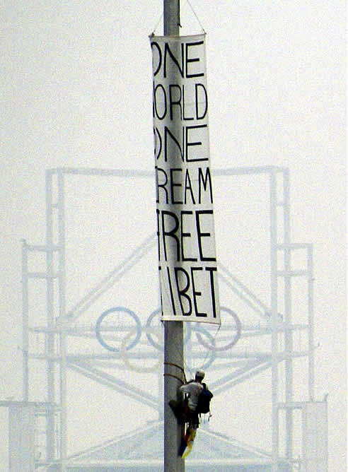 China libera a ocho estadounidenses que se manifestaron a favor del Tíbet China libera a ocho estadounidenses que se manifestaron a favor del Tíbet