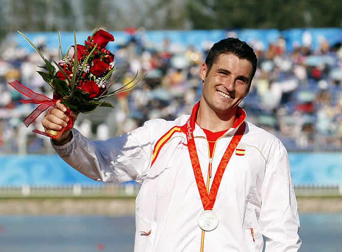 El gallego queda segundo por detrás del húngaro Attila Vadja, que logra la medalla de oro en el Parque Olímpico de Remo y Piragüismo de Shunyi El gallego queda segundo por detrás del húngaro Attila Vadja, que logra la medalla de oro en el Parque Olímpico de Remo y Piragüismo de Shunyi