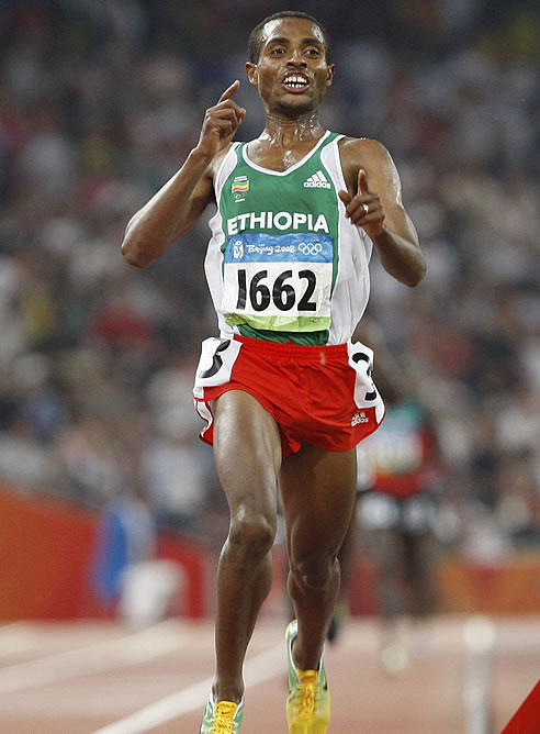 Bekele entra en la historia al lograr la doble corona olímpica Bekele entra en la historia al lograr la doble corona olímpica