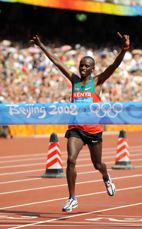 Samuel Wanjiru se ha adjudicado la medalla de oro en la prueba del maratón Samuel Wanjiru se ha adjudicado la medalla de oro en la prueba del maratón