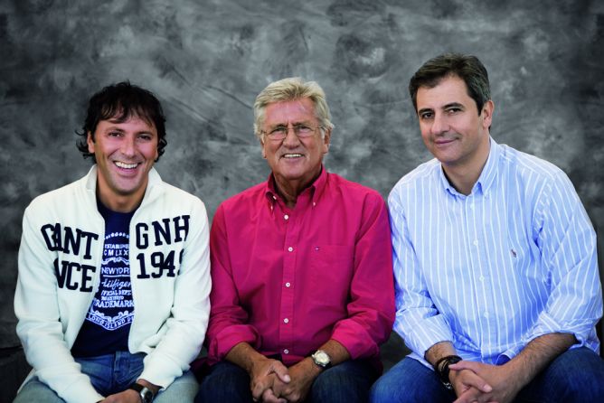 Carrusel es una de las marcas más fuertes de la radio española, y otra temporada más, el equipo más divertido y profesional del periodismo deportivo, seguirán trasladando toda la pasión del fútbol a los oyentes Carrusel es una de las marcas más fuertes de la radio española, y otra temporada más, el equipo más divertido y profesional del periodismo deportivo, seguirán trasladando toda la pasión del fútbol a los oyentes
