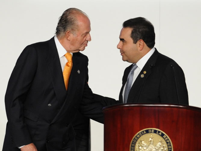 El Rey de España junto al presidente del Salvador Antonio Saca en la inauguración de la XVIII Cumbre Iberoamericana El Rey de España junto al presidente del Salvador Antonio Saca en la inauguración de la XVIII Cumbre Iberoamericana