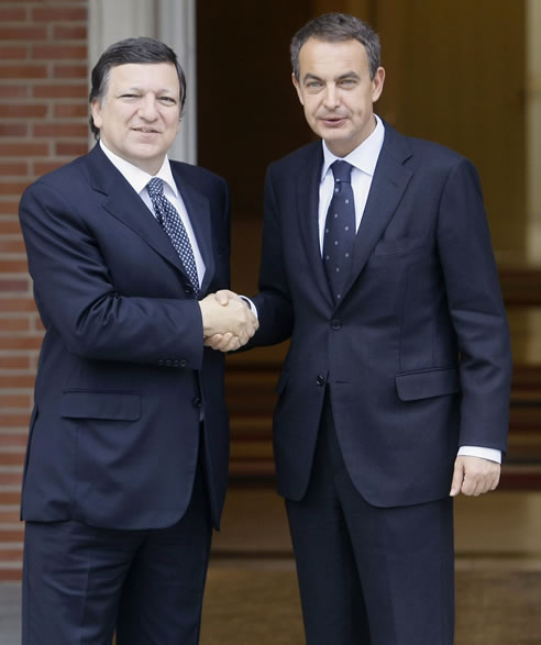 El presidente de la Comisión Europea se ha reunido con Zapatero en Moncloa. El presidente de la Comisión Europea se ha reunido con Zapatero en Moncloa.