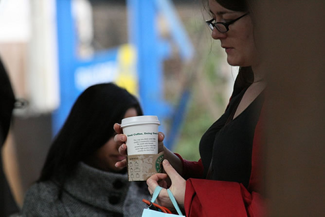 La crisis y la competencia obligan a la cadena a cerrar 300 cafeterías.- España cuenta con 75 establecimientos La crisis y la competencia obligan a la cadena a cerrar 300 cafeterías.- España cuenta con 75 establecimientos