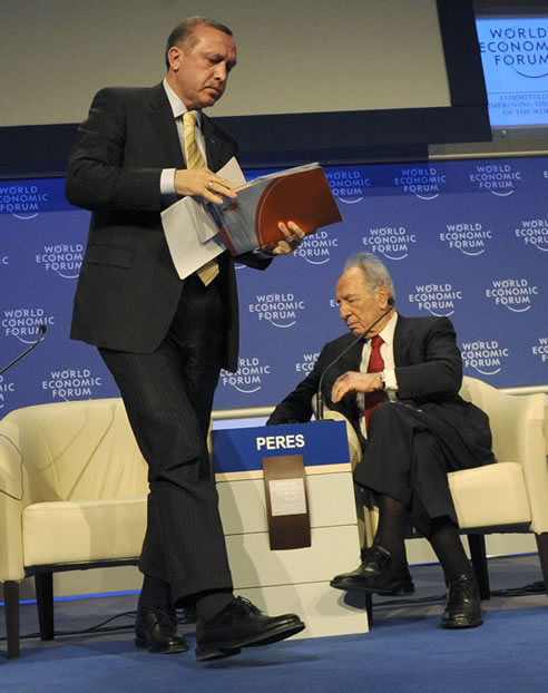El primer ministro turco, Recep Tayyip Erdogan, abandona el Foro de Davos. El primer ministro turco, Recep Tayyip Erdogan, abandona el Foro de Davos.