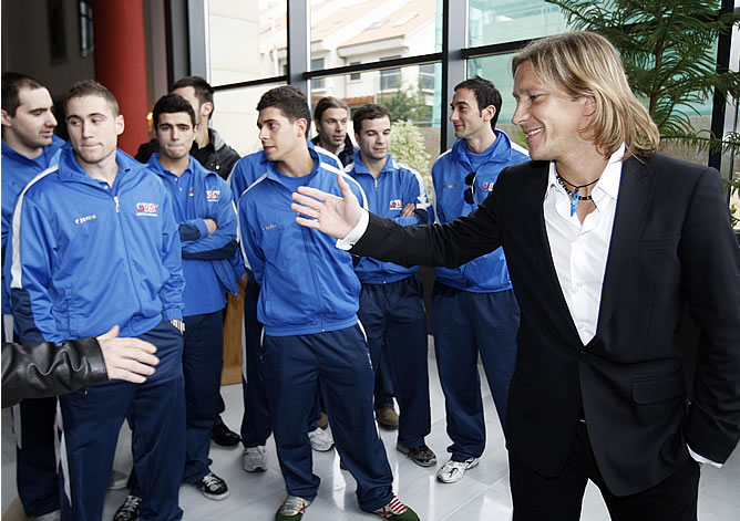 Michel Salgado con los jugador del Vigo Stick Mundial 2009 Michel Salgado con los jugador del Vigo Stick Mundial 2009