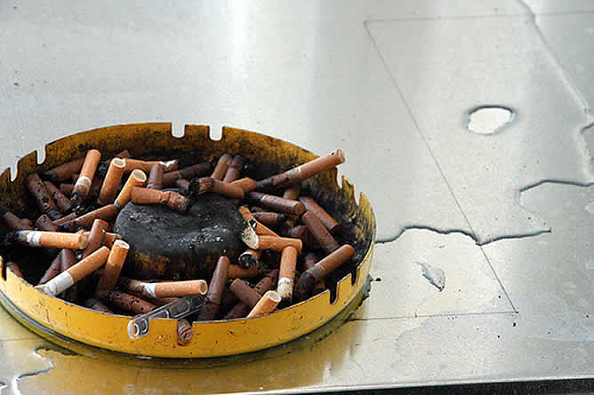 Un jurado de Florida ha obligado a la empresa Philip Morris a pagar esta multa tras la muerte de un hombre de 55 años por cáncer de pulmon Un jurado de Florida ha obligado a la empresa Philip Morris a pagar esta multa tras la muerte de un hombre de 55 años por cáncer de pulmon