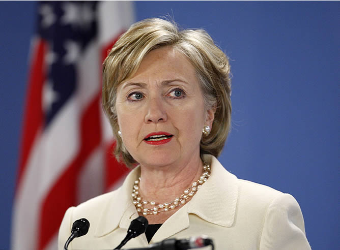 La mujer del ex presidente Bill Clinton compitió contra Obama por ser candidata a las elecciones de 2008, ahora, desde su cargo como Secretaria de Estado se ha convertido en una de las mujeres más importantes del mundo La mujer del ex presidente Bill Clinton compitió contra Obama por ser candidata a las elecciones de 2008, ahora, desde su cargo como Secretaria de Estado se ha convertido en una de las mujeres más importantes del mundo