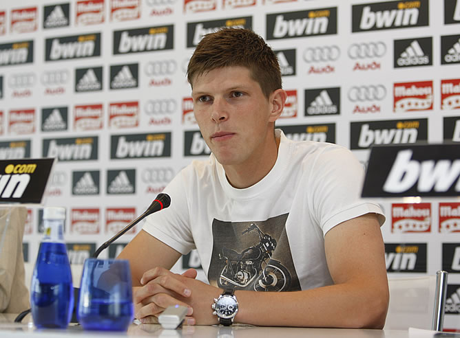 Huntelaar, en rueda de prensa Huntelaar, en rueda de prensa