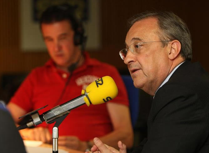 Florentino Pérez, en los estudios de la <i>Cadena SER</i> Florentino Pérez, en los estudios de la <i>Cadena SER</i>