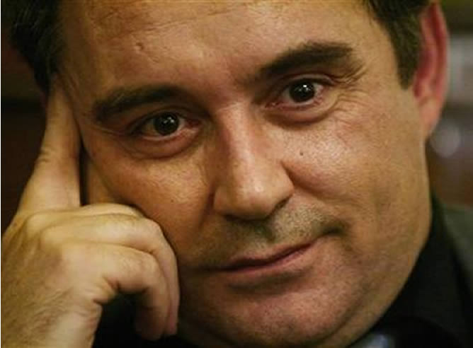 Ferrán Adriá es el chef de El Bulli. Ferrán Adriá es el chef de El Bulli.