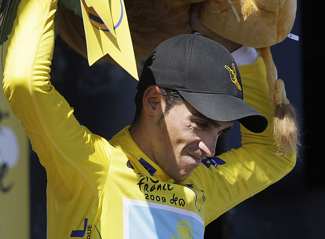 Contador celebra su triunfo Contador celebra su triunfo