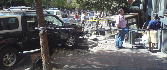 Imagen de los destrozos ocasionados por el todoterreno. Imagen de los destrozos ocasionados por el todoterreno.