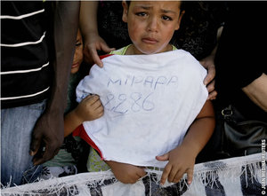 La fotografía "Cárceles para inmigrantes" que aporta a la muestra Juan Medina, fotoperiodista argentino premiado entre otros galardones con el World Press Photo por su particular mirada sobre el fenómeno migratorio La fotografía "Cárceles para inmigrantes" que aporta a la muestra Juan Medina, fotoperiodista argentino premiado entre otros galardones con el World Press Photo por su particular mirada sobre el fenómeno migratorio