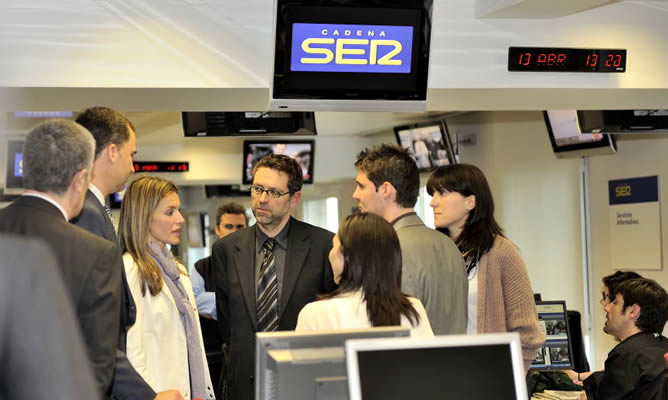 Los Príncipes con el director de Hora 14 fin de semana, Jesús Cintora, con Rodolfo Irago con la redactora jefa de informativos Eva Aguado y con la jefa de la sección de Economía Olaya Argüeso Los Príncipes con el director de Hora 14 fin de semana, Jesús Cintora, con Rodolfo Irago con la redactora jefa de informativos Eva Aguado y con la jefa de la sección de Economía Olaya Argüeso