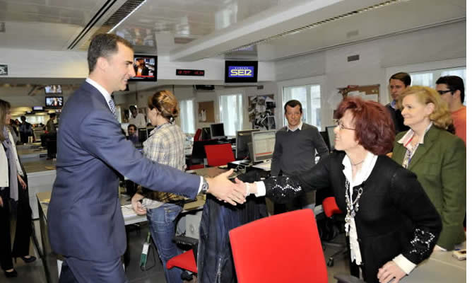 Don Felipe saluda a parte del equipo de Redacción Madrid Don Felipe saluda a parte del equipo de Redacción Madrid